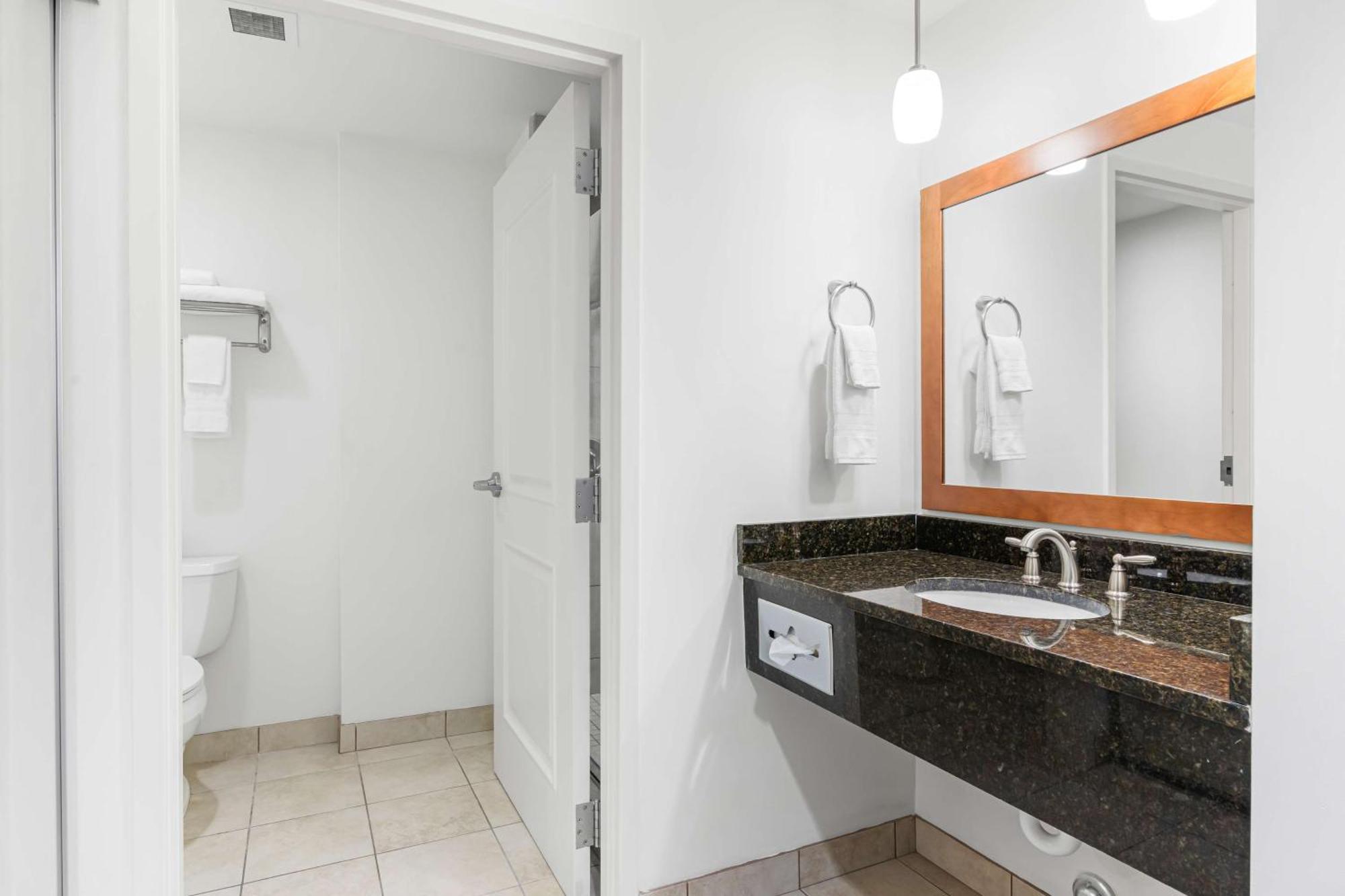 Best Western Plus Westgate Inn And Suites Leland Extérieur photo