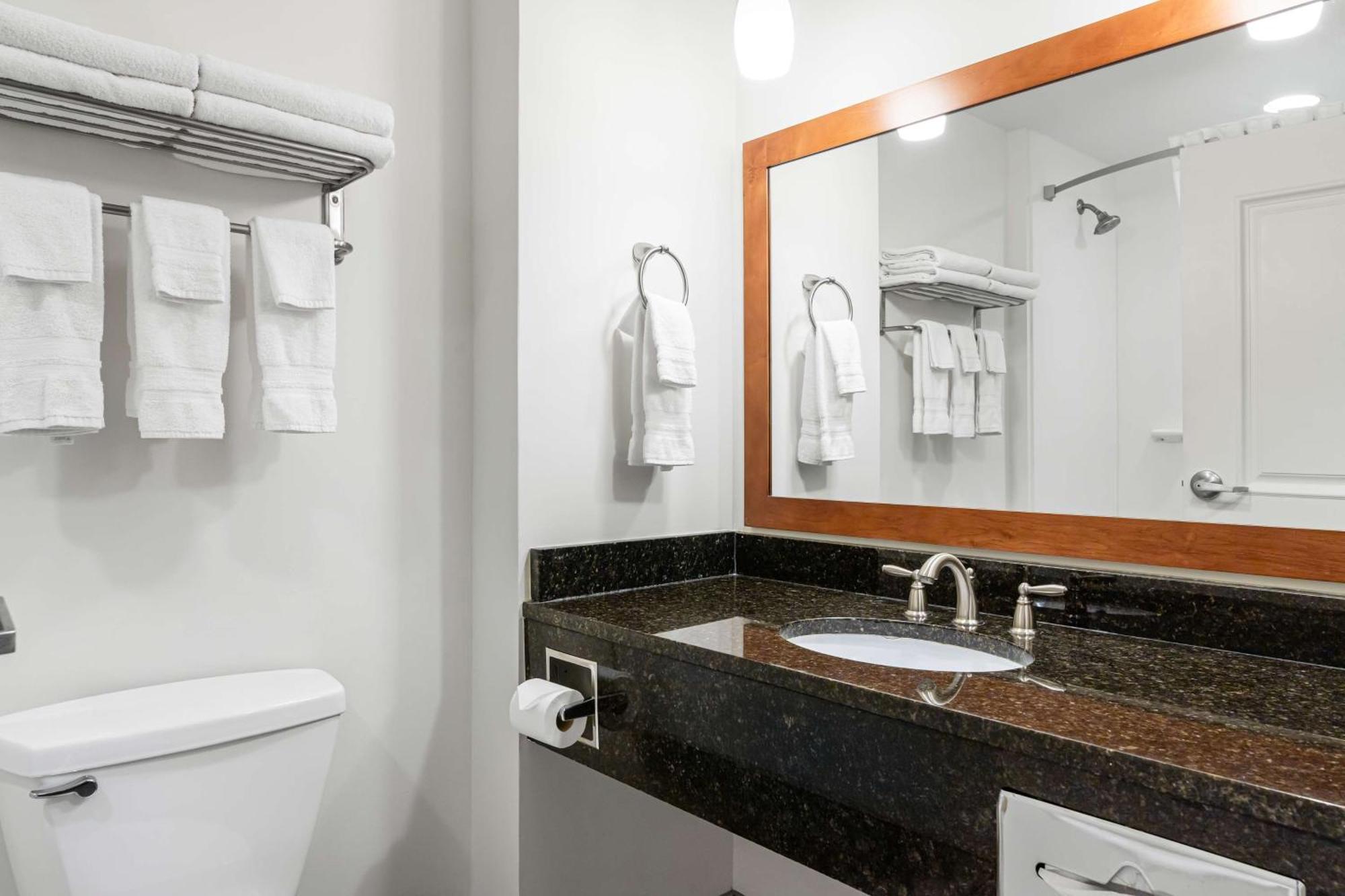 Best Western Plus Westgate Inn And Suites Leland Extérieur photo